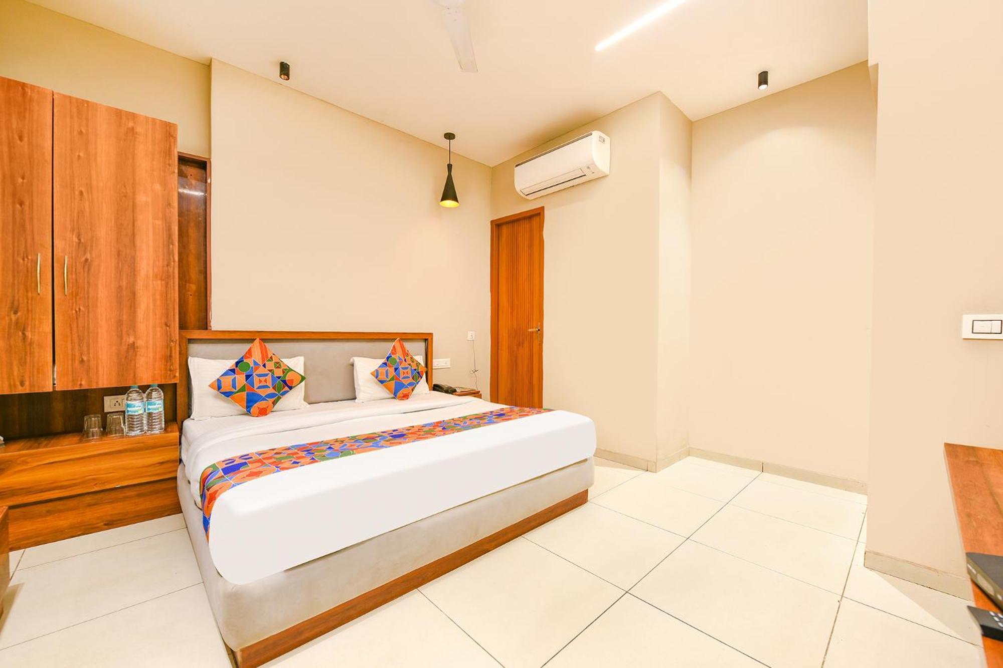 Fabhotel Dc Premium Zirakpur Buitenkant foto