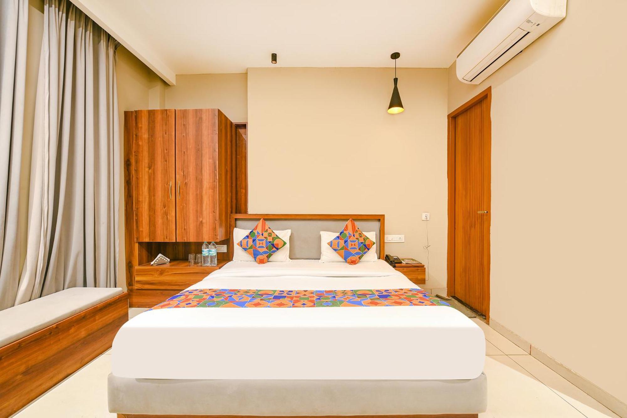 Fabhotel Dc Premium Zirakpur Buitenkant foto