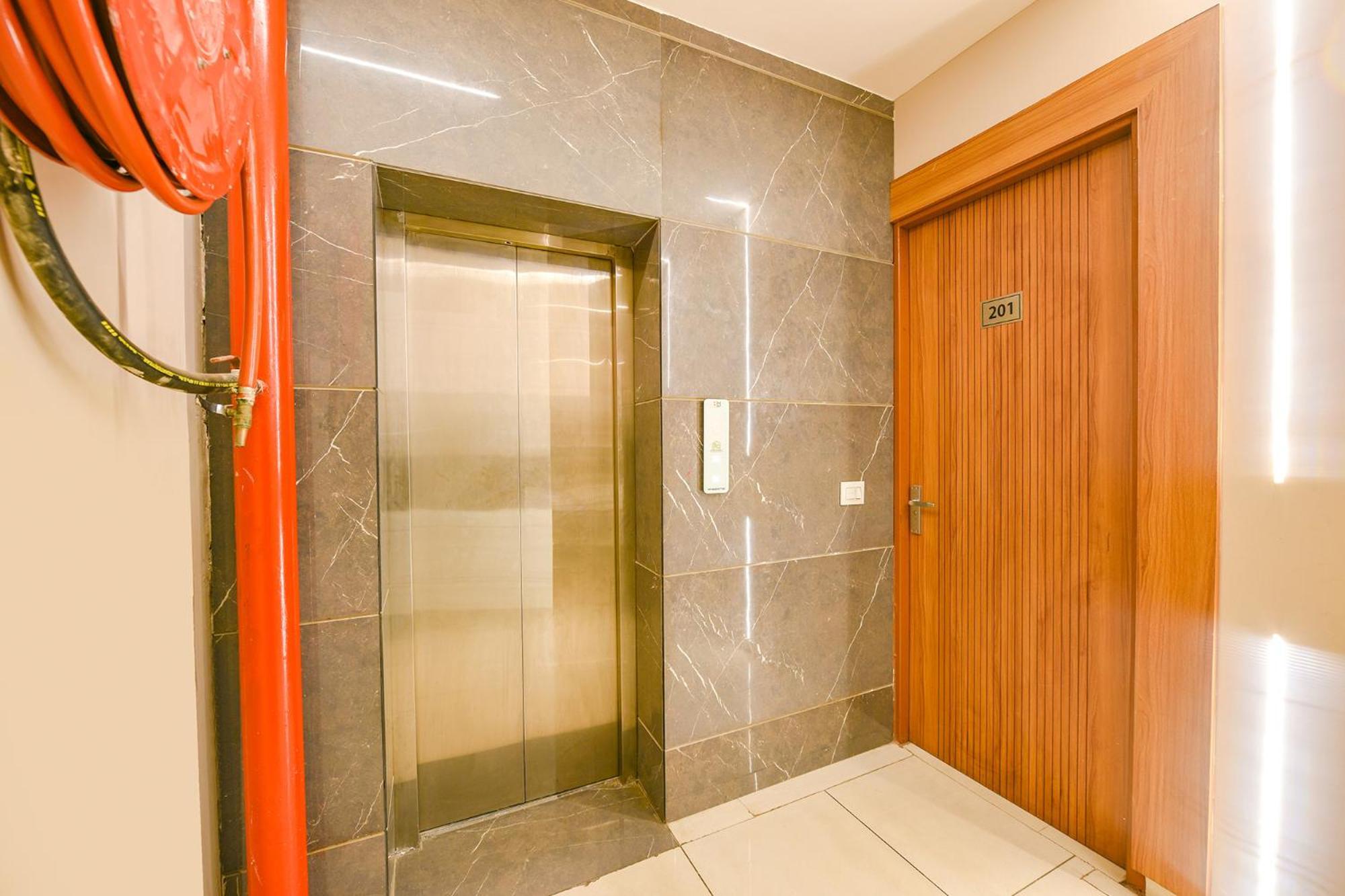 Fabhotel Dc Premium Zirakpur Buitenkant foto